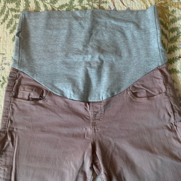 🔥 2/$50 🔥 Thyme Maternity Blush Capris - Picture 2 of 5